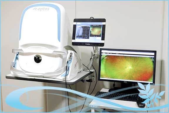 広角眼底カメラ・光干渉断層計(OCT)等の最新機器で精密検査を受けられます